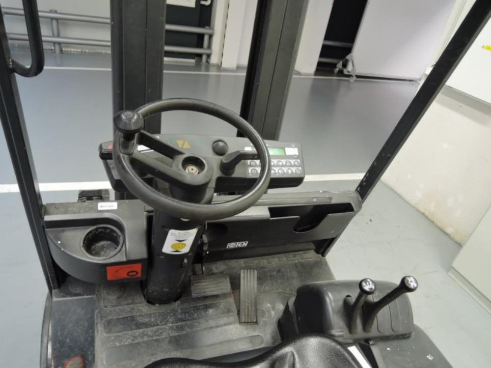 Prumyslových robotu-6